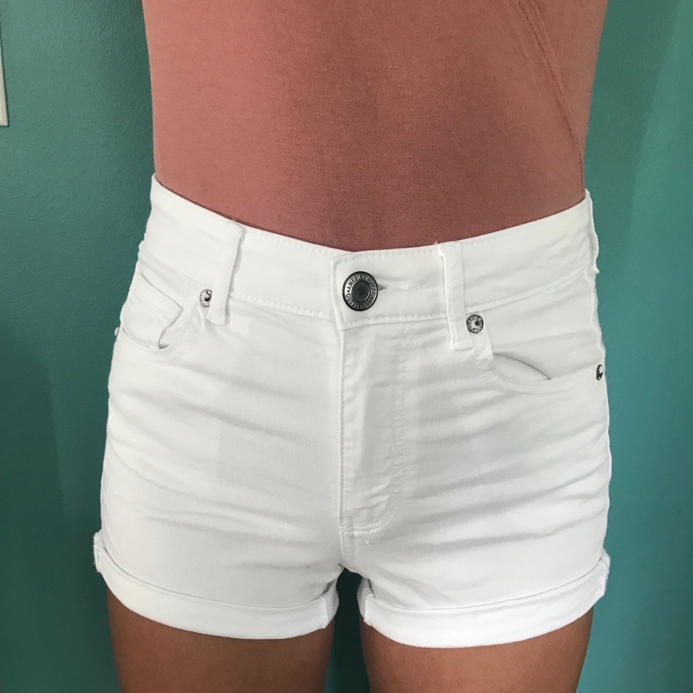 White denim American Eagle shorts